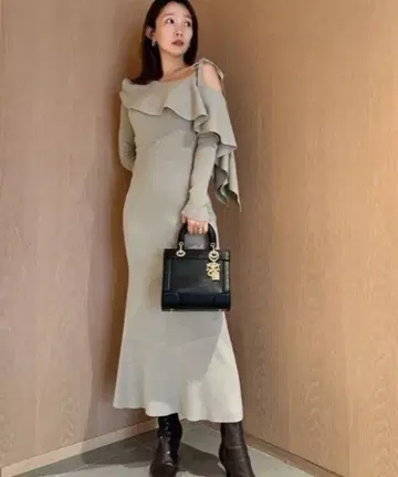 스나이델 원숄더 케이프 니트 원피스 SNIDEL