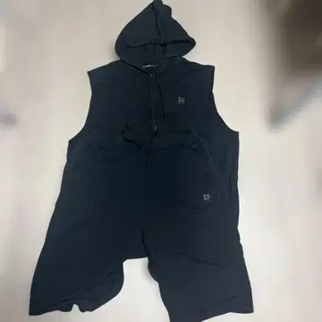 블랙 후드 부착 숏팬츠 세트