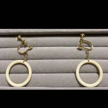 [레어] 화이트 후프 귀찌