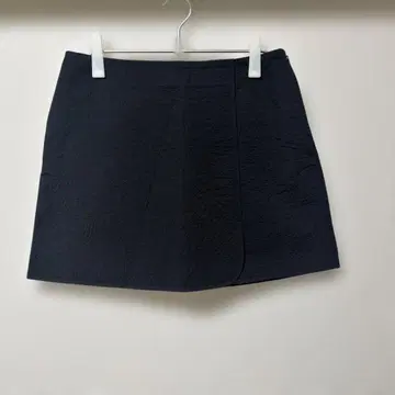 새상품급 COS 퀼팅 미니 스커트 사이즈 42