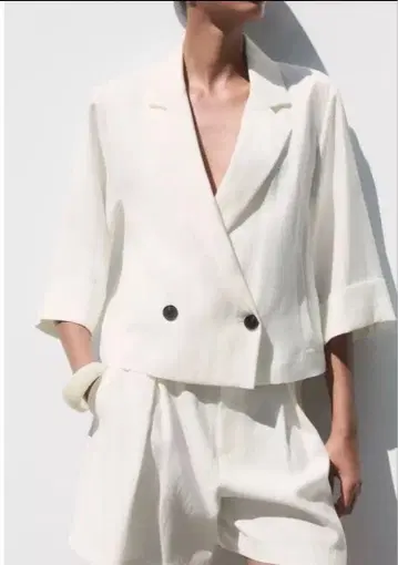 숏 기장 더블 브레스트 사양 블레이저