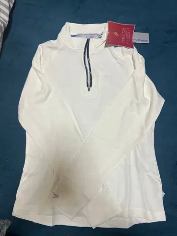 화이트 하이넥 셔츠