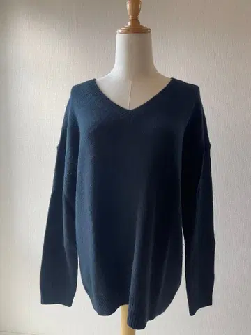 띠어리 스테디셀러 V넥 니트 블랙