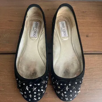 지미추 블랙 스타 스터드 플랫슈즈 37