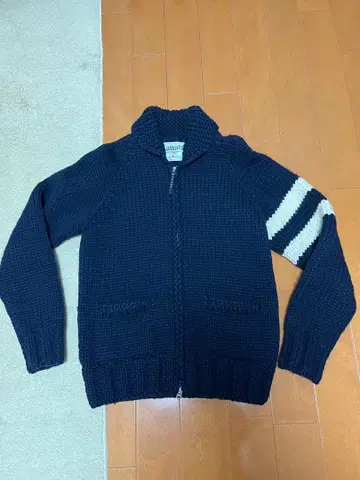 카나타 KANATA 네이비 스트라이프 카우친 가디건 스웨터