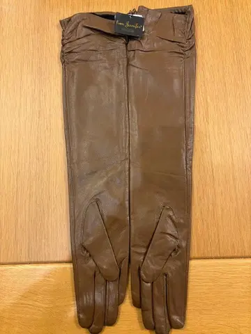 Jennifer의 카멜 가죽 롱 그로브 양가죽