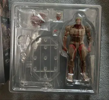 진격의 거인 갑옷의 거인 피규어 라이너 브라운