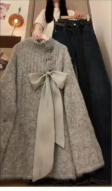 리본 포함 그레이 오버 사이즈 스웨터