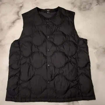 [ 새상품급 ] 유니클로 ULTRA LIGHT DOWN 다운 베스트 L