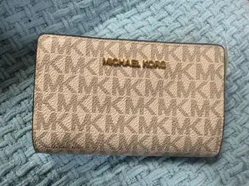 미사용 새상품 MICHAEL KORS MK 로고 접이식 지갑 베이지