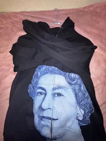 엘리자베스 여왕 초상 후드티 네이비