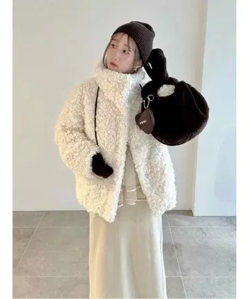 택 포함! emmi 볼륨 보아 코트