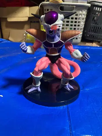 드래곤볼 프리저 피규어