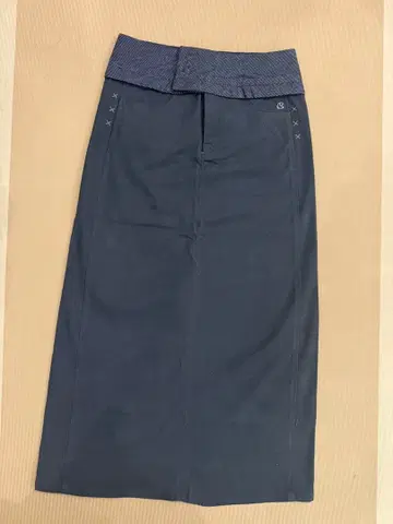 Coyseio 다크 그레이 타이트 스커트