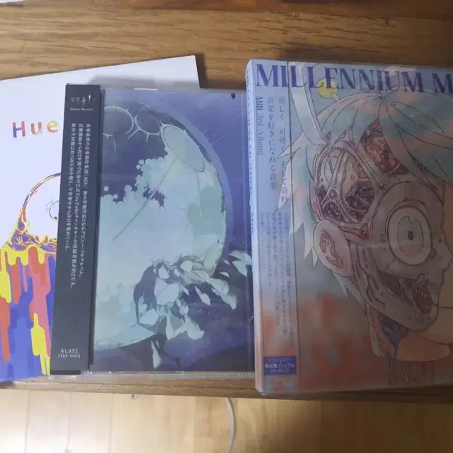 mili 앨범 밀레니엄 마더, 휴, 마그 멜