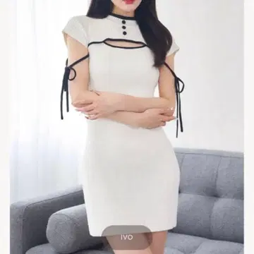 24시간 이내 발송 다리치 파이핑 리본 디자인 니트 미니 원피스