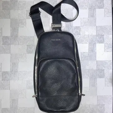 다케오 키쿠치 바디백