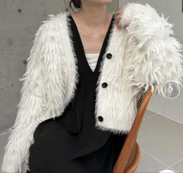 카프리슈 레마쥬 프린지 V 가디건 화이트