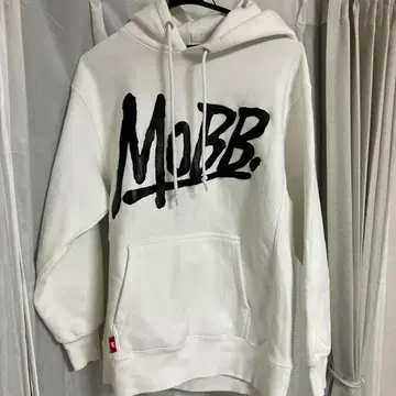 MOBB. 화이트 후드 부착 후드티