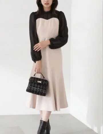 프로포션 바디 드레싱 데콜테 레이스 도킹 머메이드 원피스