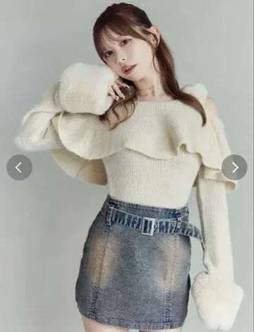 EATME 인조 모피 스트랩 오프숄더 리브 니트