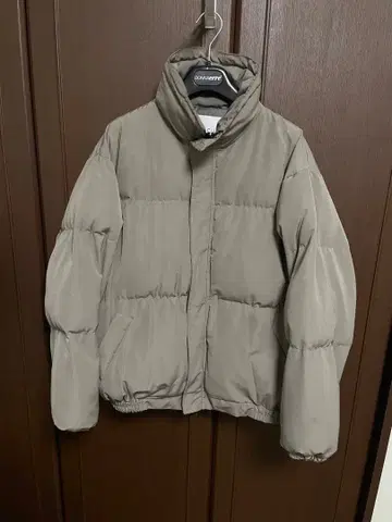베이지 다운 자켓 숏 기장