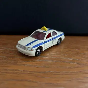 토미카 No. 115 도요타 크라운 마제스타 택시