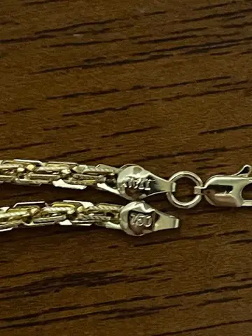 유품 정리 각인 있는 목걸이