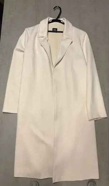 ZARA 화이트 노카라 롱 코트