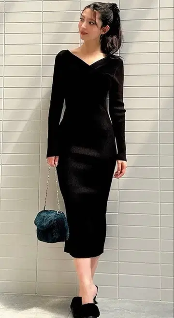 리젝시 프론트 크로스 니트 원피스