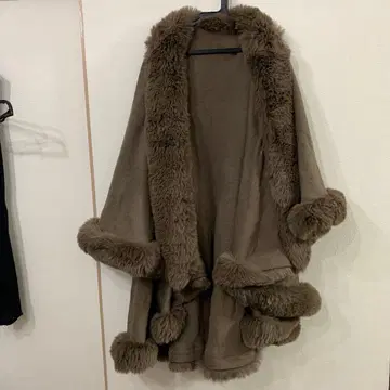 브라운 퍼 판초