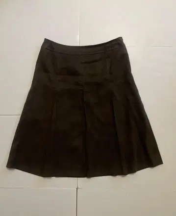 NATURAL BEAUTY 브라운 플리츠 스커트 무릎 기장