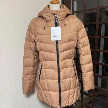 [ 미사용 새상품 ] 휠라 베이지 후드 부착 다운 자켓