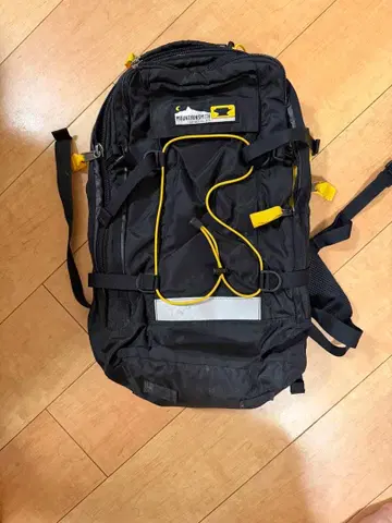 MOUNTAINSMITH 블랙 백팩
