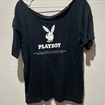 PLAYBOY 오프숄더 T셔츠 블랙 오픈 숄더