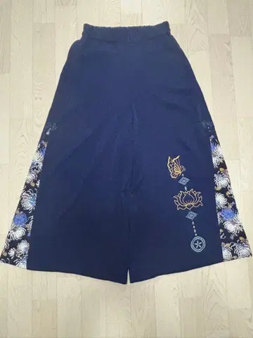 네이비 하카마 팬츠 꽃무늬 자수