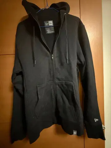 New Era 풀 집업 블랙 후드티