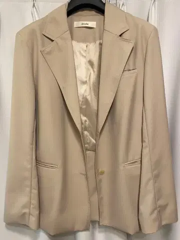 anuke 베이지 테일러드 자켓