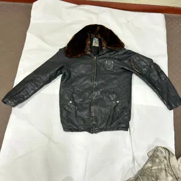 다크 네이비 가죽 플라이트 자켓