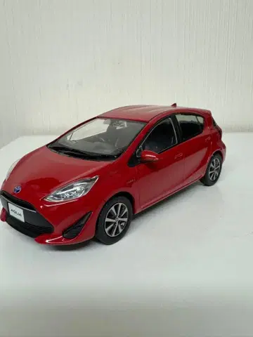 도요타 AQUA 빨간색 미니카