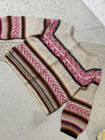 다채로운 무늬의 니트 스웨터 M 사이즈