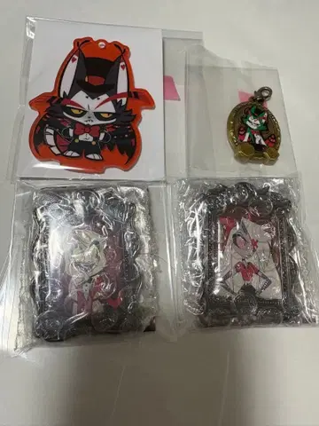 해즈빈 호텔 허스크 이케부쿠로 팝업 아크릴 키링 메탈 참