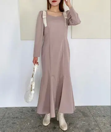 NICE CLAUP 어깨 리본 머메이드 원피스