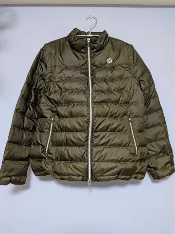 세인트 앤드류스 브라운 색상 다운 자켓