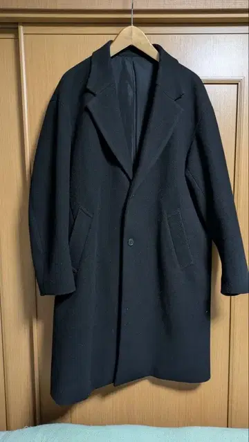 GU 블랙 체스터 코트