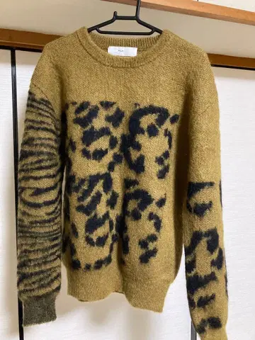 PULLA 레오파드 무늬 니트 스웨터