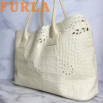 B826 [ 대용량 ] FURLA 악어 엠보싱 아이보리 가죽 토트백