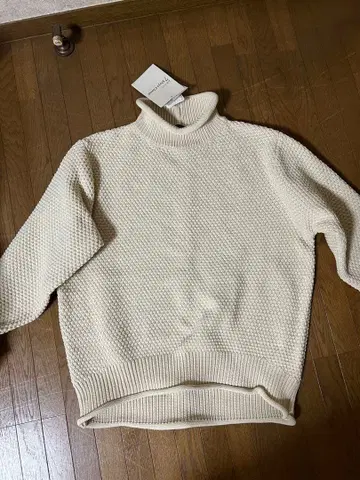 아이보리 터틀넥 니트 긴팔
