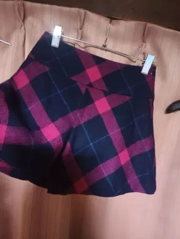 애니에스 베이 네이비와 핑크 체크 울 소재 플레어 스커트