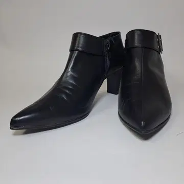 블랙 가죽 앵클부츠